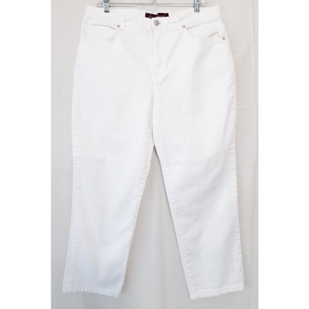 Gloria Vanderbilt White Striaght Leg